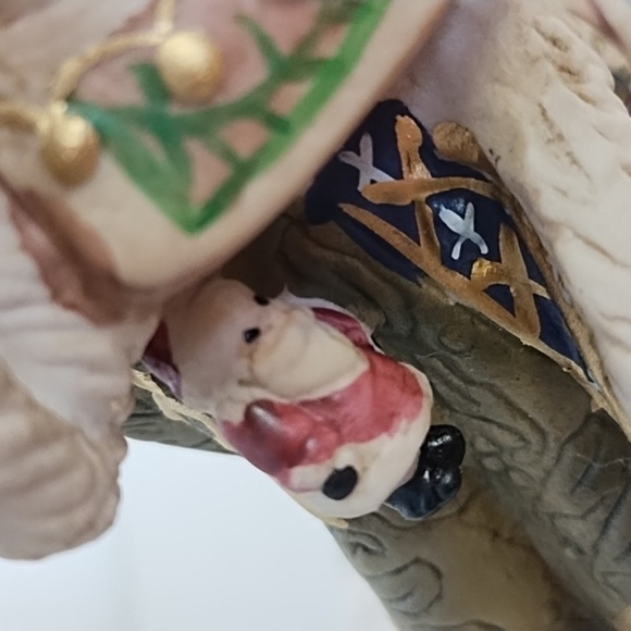 Vintage Musical Porcelain Santa with Bunnies Plays I wish you a Merry Christmas - Picture 13 of 16